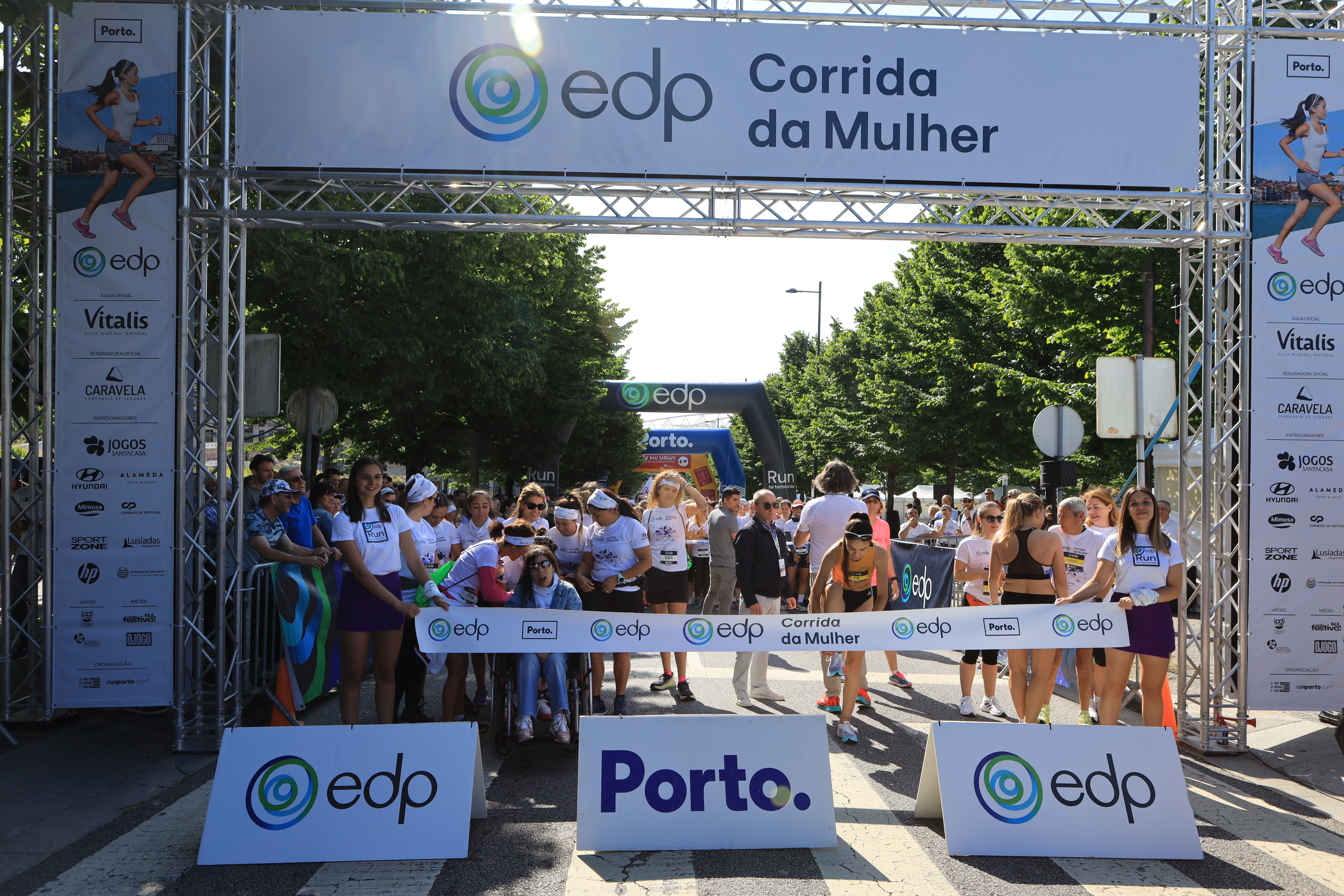 Corrida da Mulher juntou milhares de mulheres no Porto