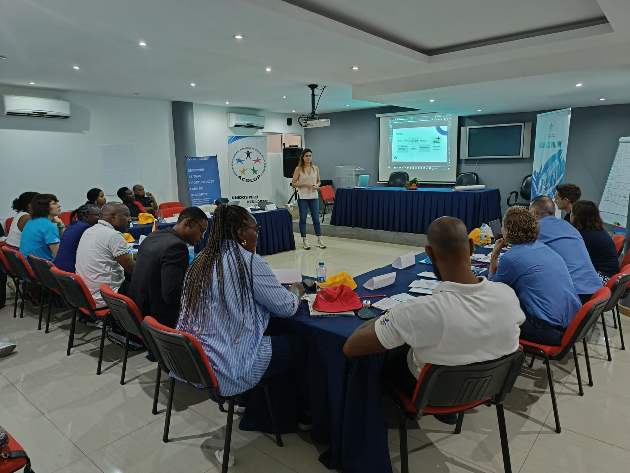 Comissões de Atletas dos Comités Olímpicos que falam português reunidas em Cabo Verde
